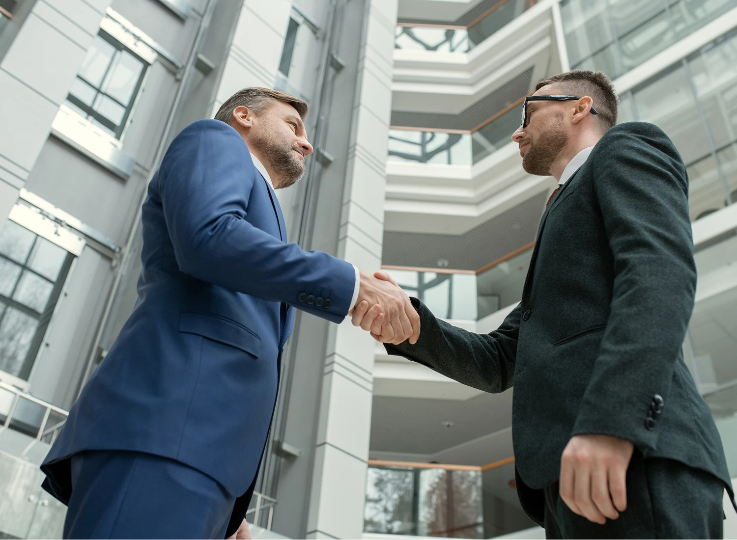 Powtarzające się świadczenia niepieniężne – współpraca spółki i wspólnika